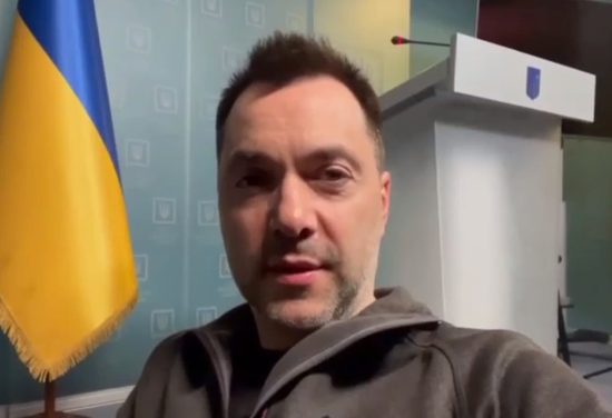 Arestovich,consigliere del presidente ucraino  che solo ieri aveva promesso di riprendere Khersoni, è passato dai proclami di vittoria ed un leggero panico