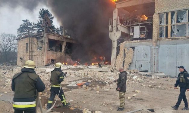 “Kyiv Armored Plant” (KBTO) distrutta distretto Darnitsky di Kiev.