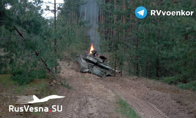 Cadaveri e attrezzature in fiamme: le truppe russe distruggono le forze armate dell’Ucraina sulla strada per Kramatorsk
