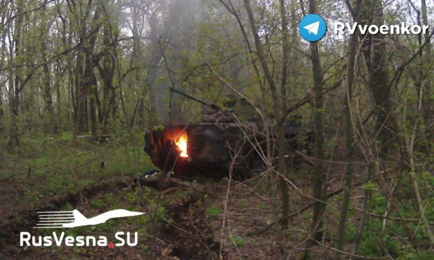 Cadaveri e attrezzature in fiamme: le truppe russe distruggono le forze armate dell’Ucraina sulla strada per Kramatorsk