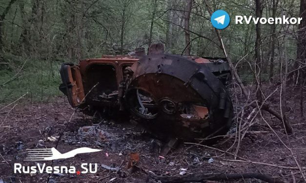 Cadaveri e attrezzature in fiamme: le truppe russe distruggono le forze armate dell’Ucraina sulla strada per Kramatorsk