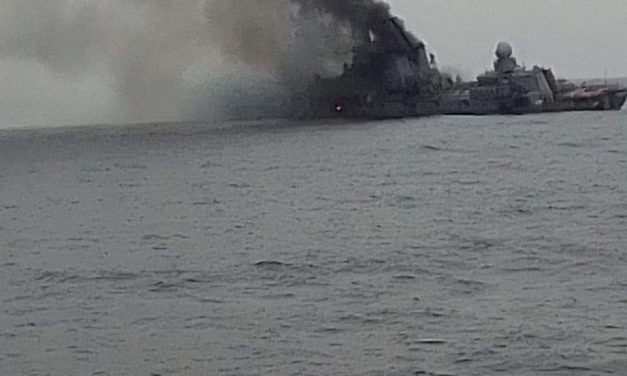 Alcune immagini della Moskva non si vede l’impatto di alcun missile