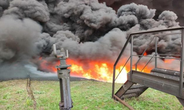 Attacco russo ha  distrutto oggi la raffineria di petrolio a Lisichansk