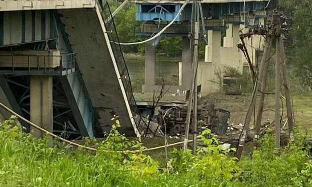 Ponte a Lisichansk-Severodonetsk fatto saltare dai russi per tagliare la ritirata ucraina
